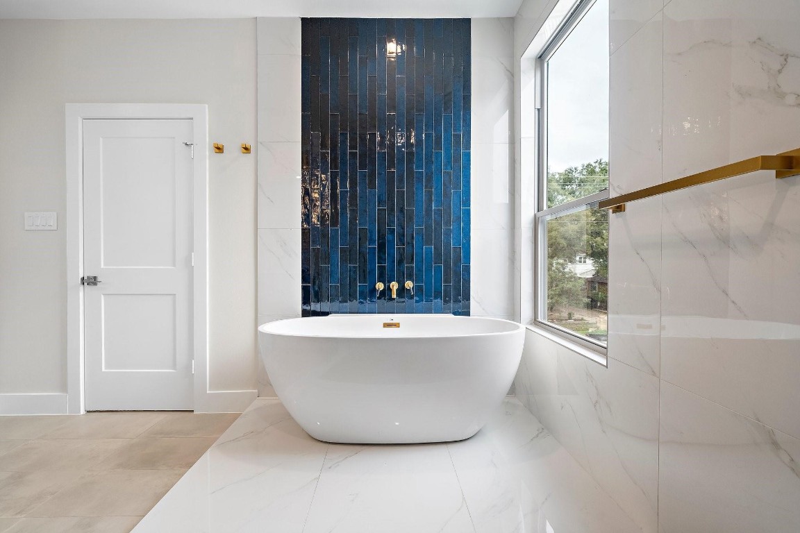 2200 Marnel Road, Unit I Houston, TX 77055 - Photo 14 of 25 a view of an outdoor space with swimming pool and windows