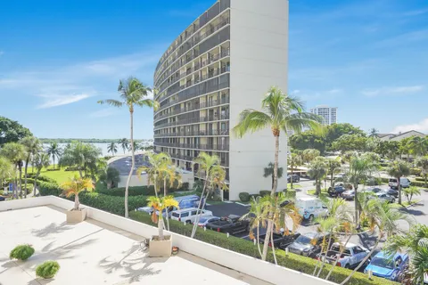 a building view with outdoor space