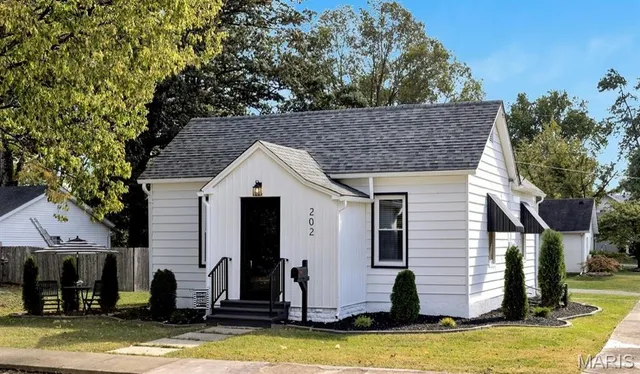 $184,000 | 202 East Olive Street, Staunton, IL 62088