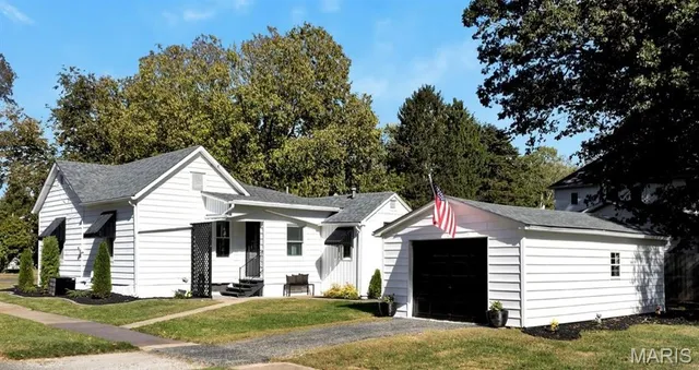 $149,900 | 202 East Olive Street, Staunton, IL 62088