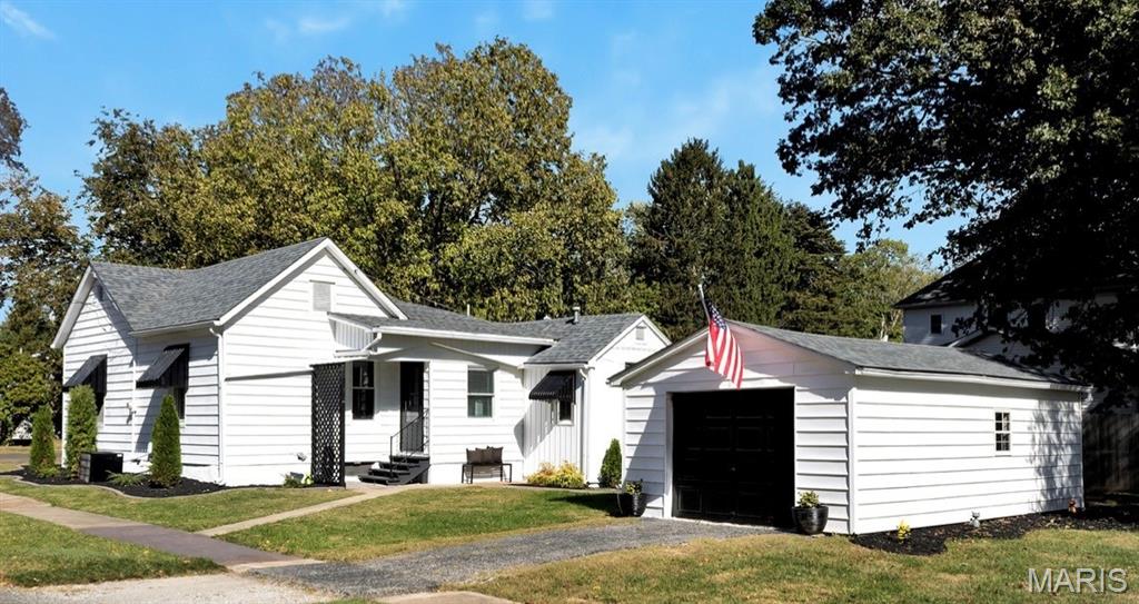 202 East Olive Street Staunton, IL 62088 - Photo 5 of 31