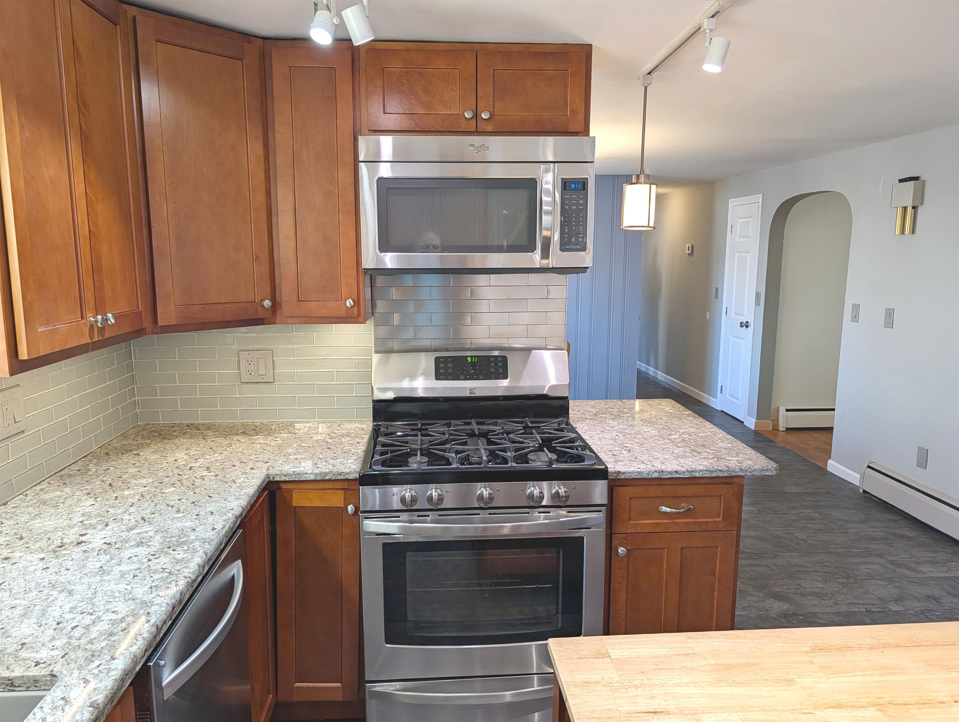 12 Fernand Street Manchester, NH 03103 - Photo 4 of 30