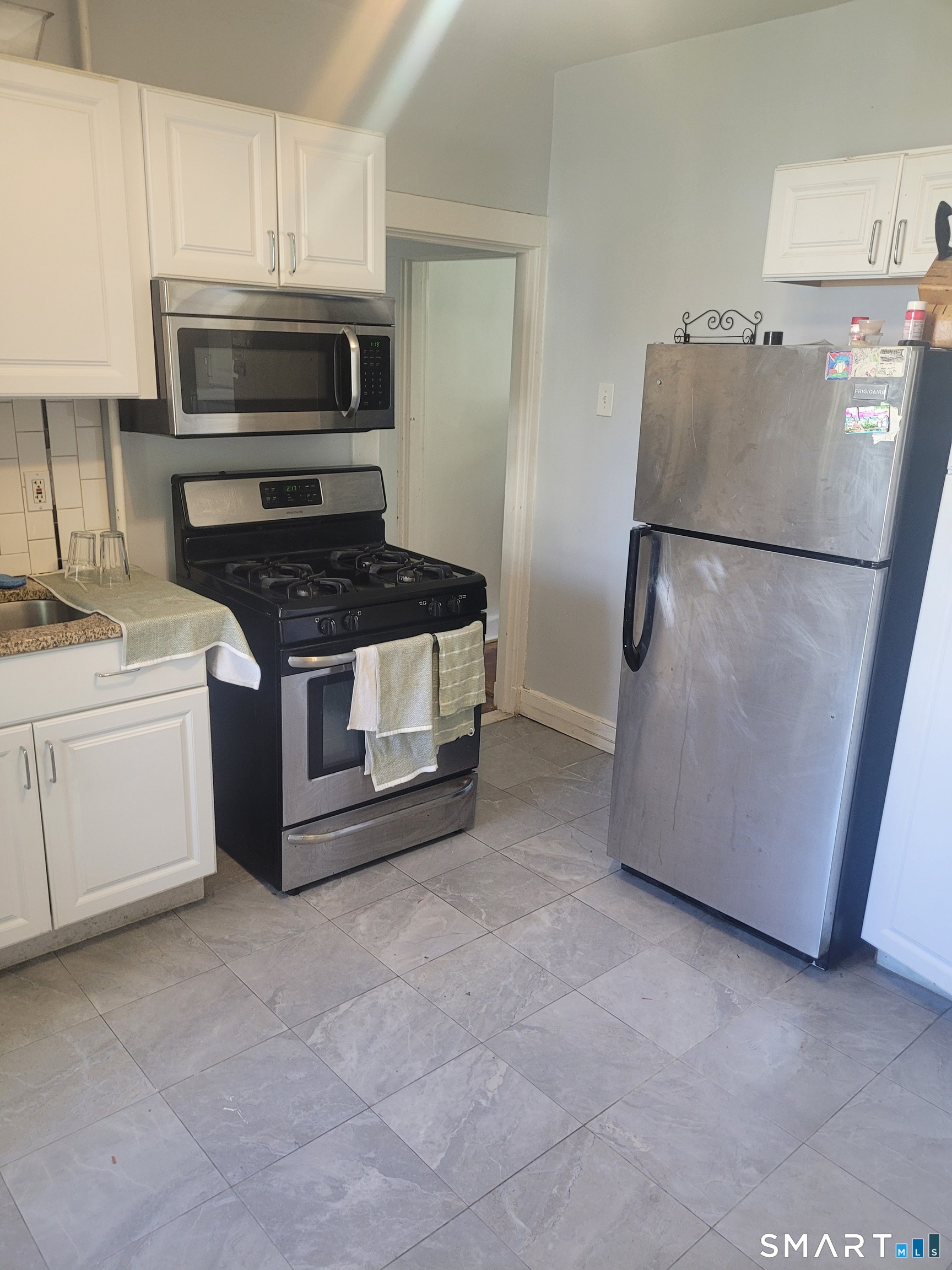 606 Wilmot Avenue, Unit 4 Bridgeport, CT 06607 - Photo 14 of 16 a kitchen with a refrigerator stove and microwave