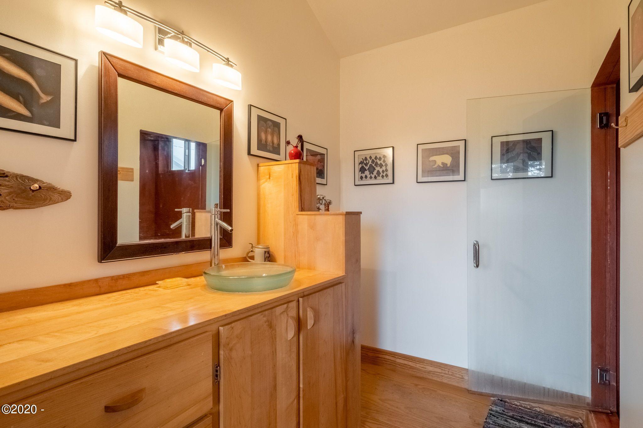 517 Southwest Hurbert Street Newport, OR 97365 - Photo 27 of 56 517SWHurbert (13)