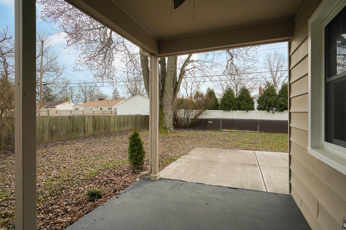 2285 Cranford Road Columbus, OH 43221 - Photo 27 of 32 overed patio
