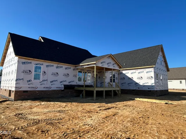 a view of house with a yard
