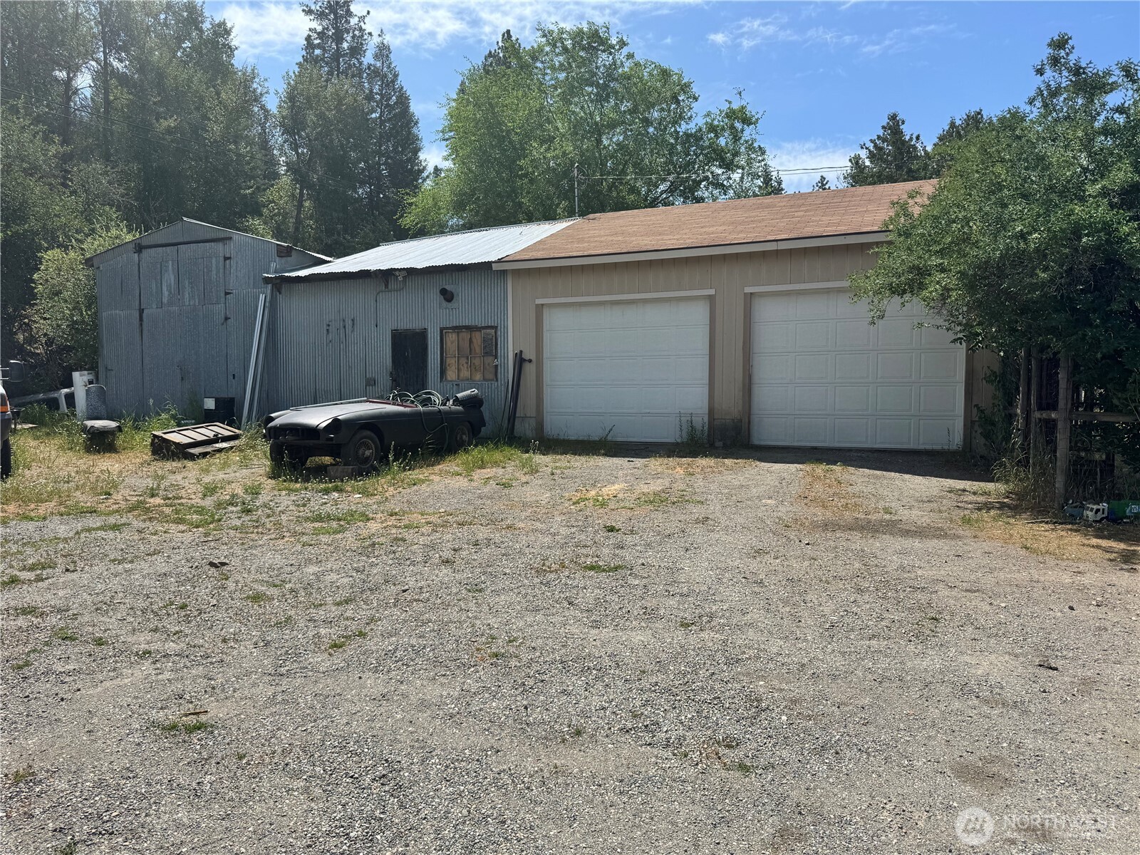8 South Main Street Curlew, WA 99118 - Photo 12 of 25 a backyard of a house