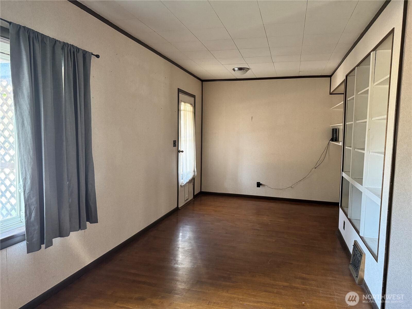 8 South Main Street Curlew, WA 99118 - Photo 16 of 25 a view of a garage