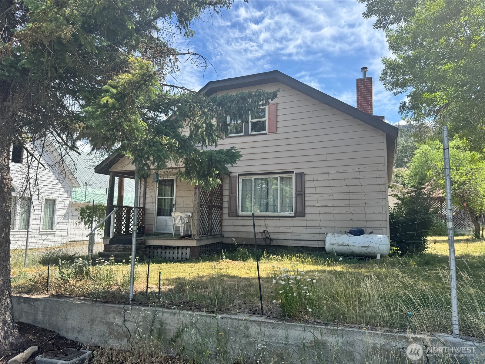 8 South Main Street Curlew, WA 99118 - Photo 2 of 25 a view of a house with a yard