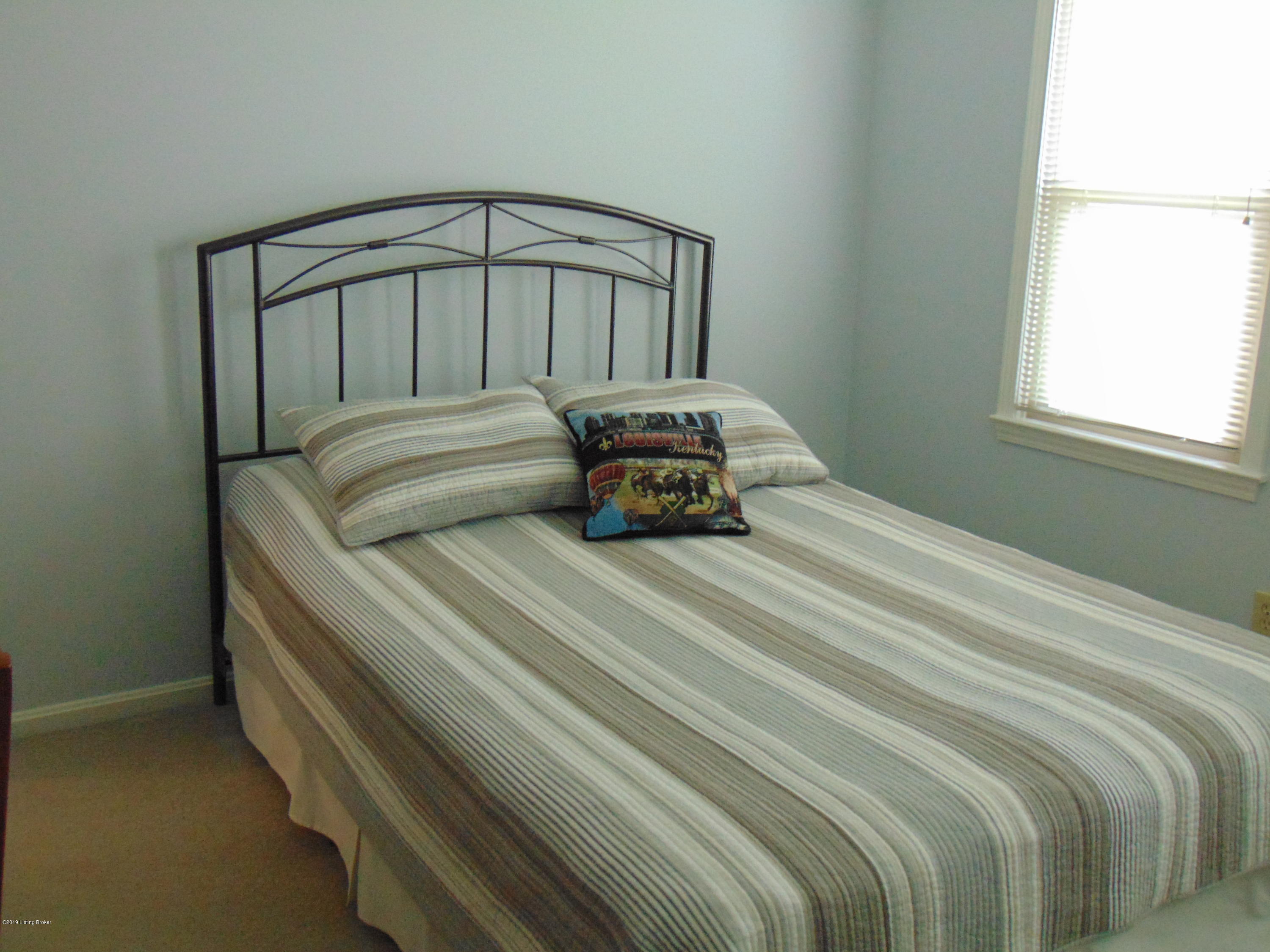 8212 Lacevine Road Louisville, KY 40220 - Photo 29 of 59 DSC00909