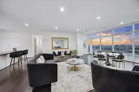 $2,099,000 | 4521 San Felipe Street, Unit 23045, Houston, TX 77027