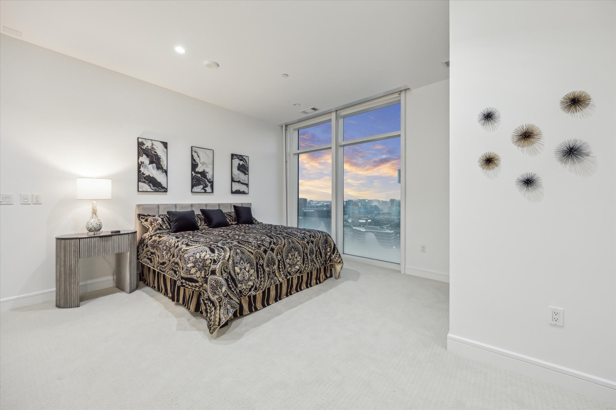 4521 San Felipe Street, Unit 23045 Houston, TX 77027 - Photo 11 of 25 a bedroom with a large bed and a large window