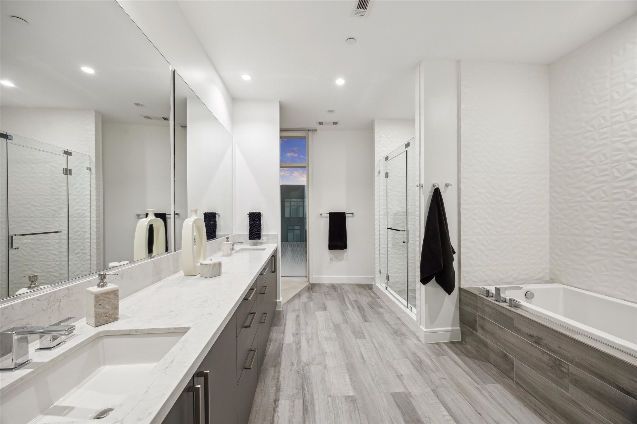4521 San Felipe Street, Unit 23045 Houston, TX 77027 - Photo 12 of 25 a large bathroom with a granite countertop sink a bathtub and a shower