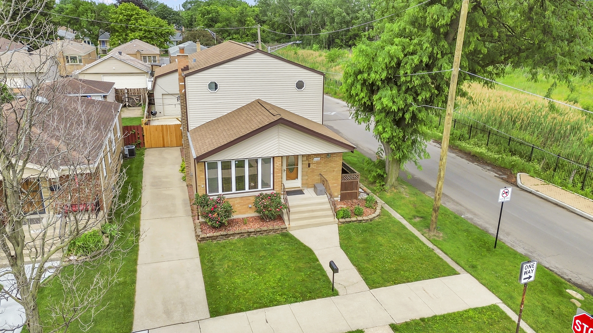 5100 South Rutherford Avenue Chicago, IL 60638 - Photo 4 of 44