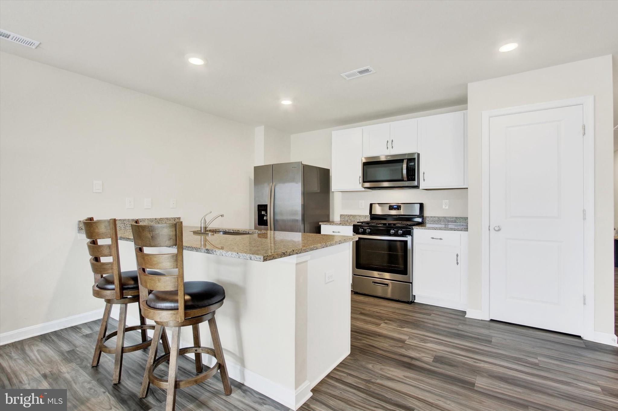 130 River Road Gettysburg, PA 17325 - Photo 7 of 27 Kitchen with breakfast bar