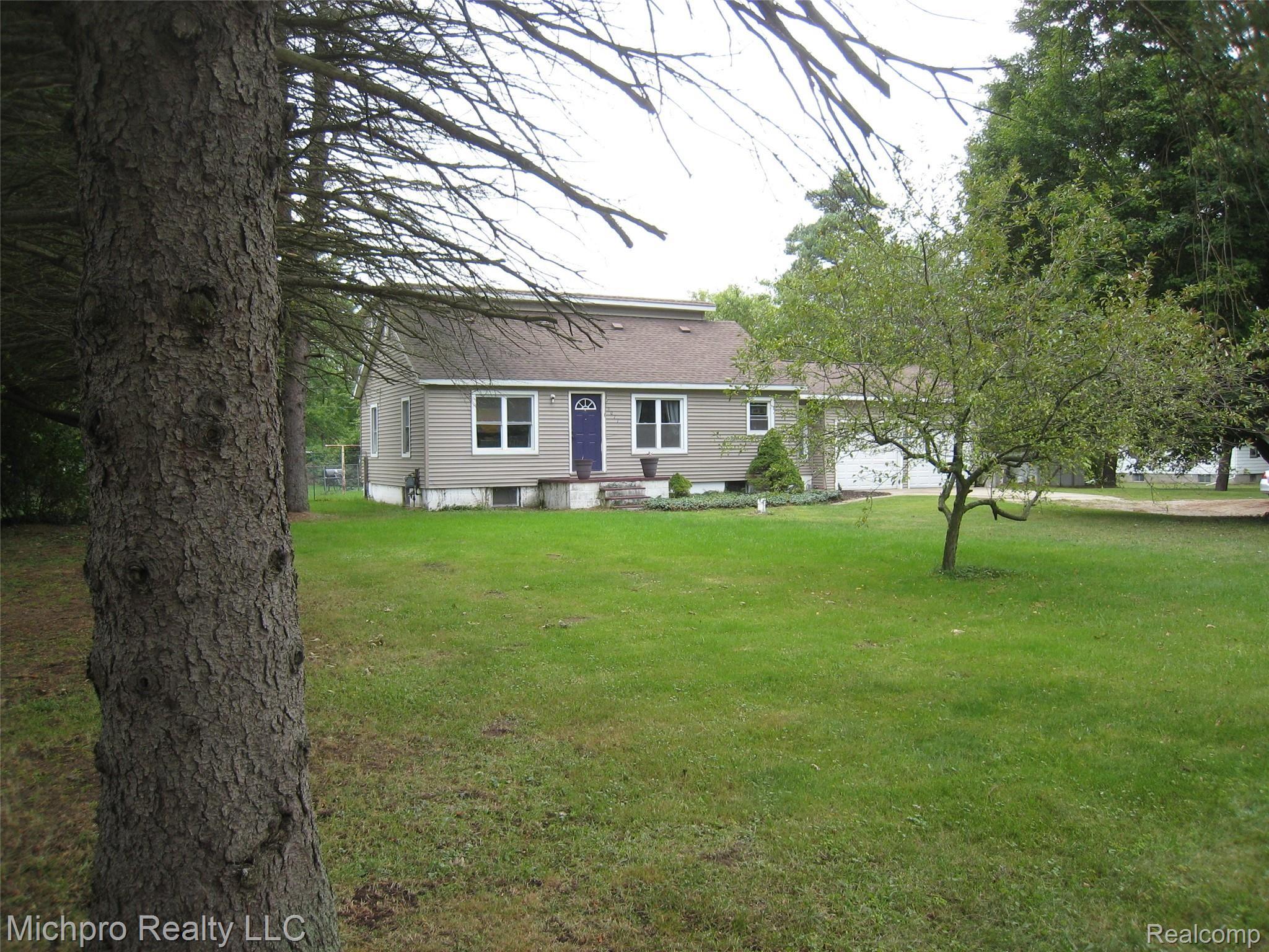 6077 North Lapeer Road Fostoria, MI 48435 - Photo 4 of 25 IMG_0579.jpg