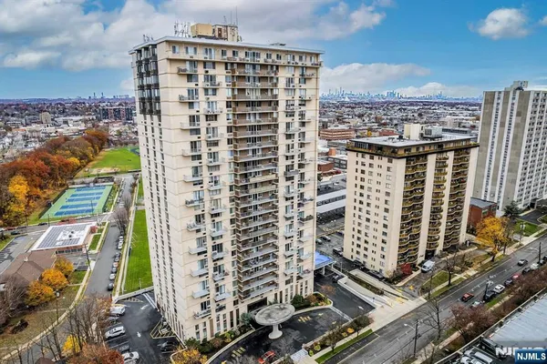 $1,960 | 160 Overlook Avenue, Unit 12E2, Hackensack, NJ 07601