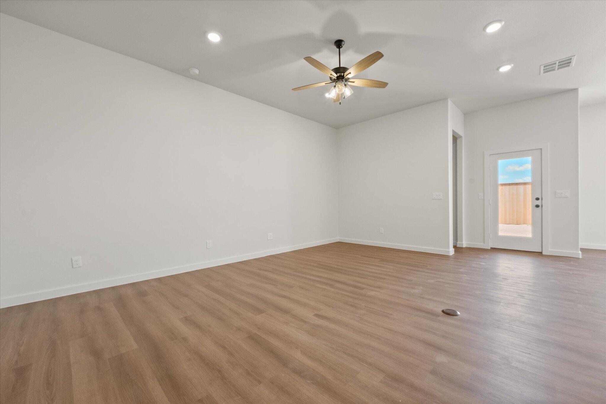 6930 53rd Street Lubbock, TX 79407 - Photo 6 of 24 10-6930 53rd_3639
