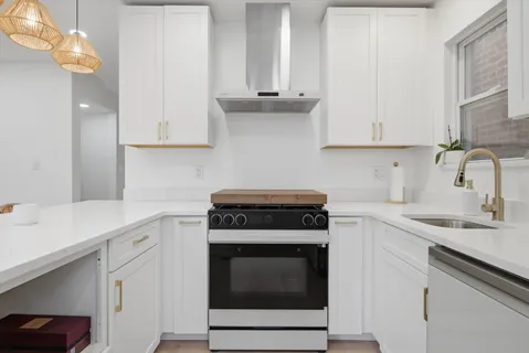 $890,000 | 2721 North Western Avenue, Chicago, IL 60647