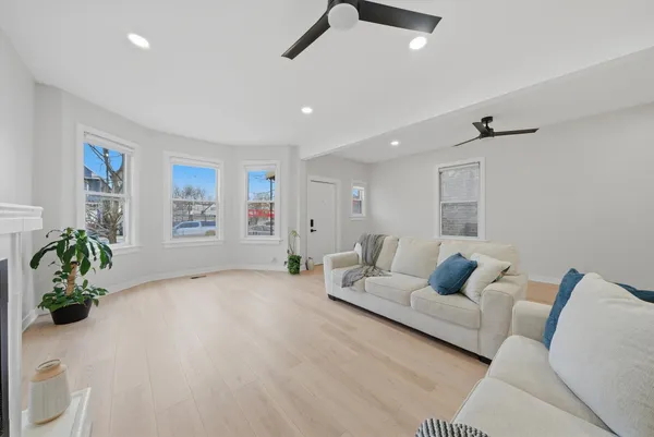 $869,900 | 2721 North Western Avenue, Chicago, IL 60647