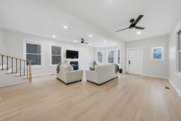 $869,900 | 2721 North Western Avenue, Chicago, IL 60647
