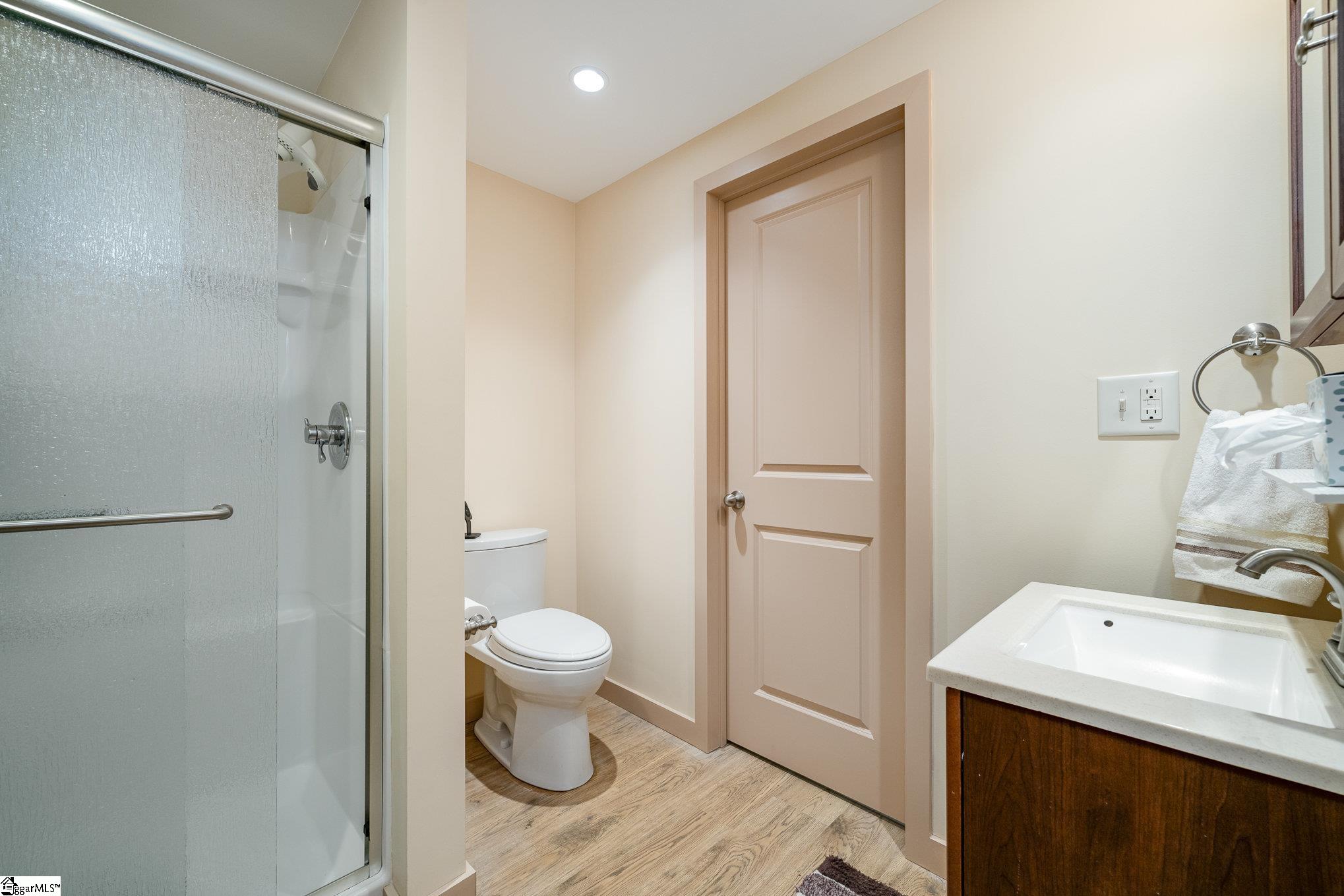 307 Sitton Road Easley, SC 29642 - Photo 21 of 29 Main floor bath
