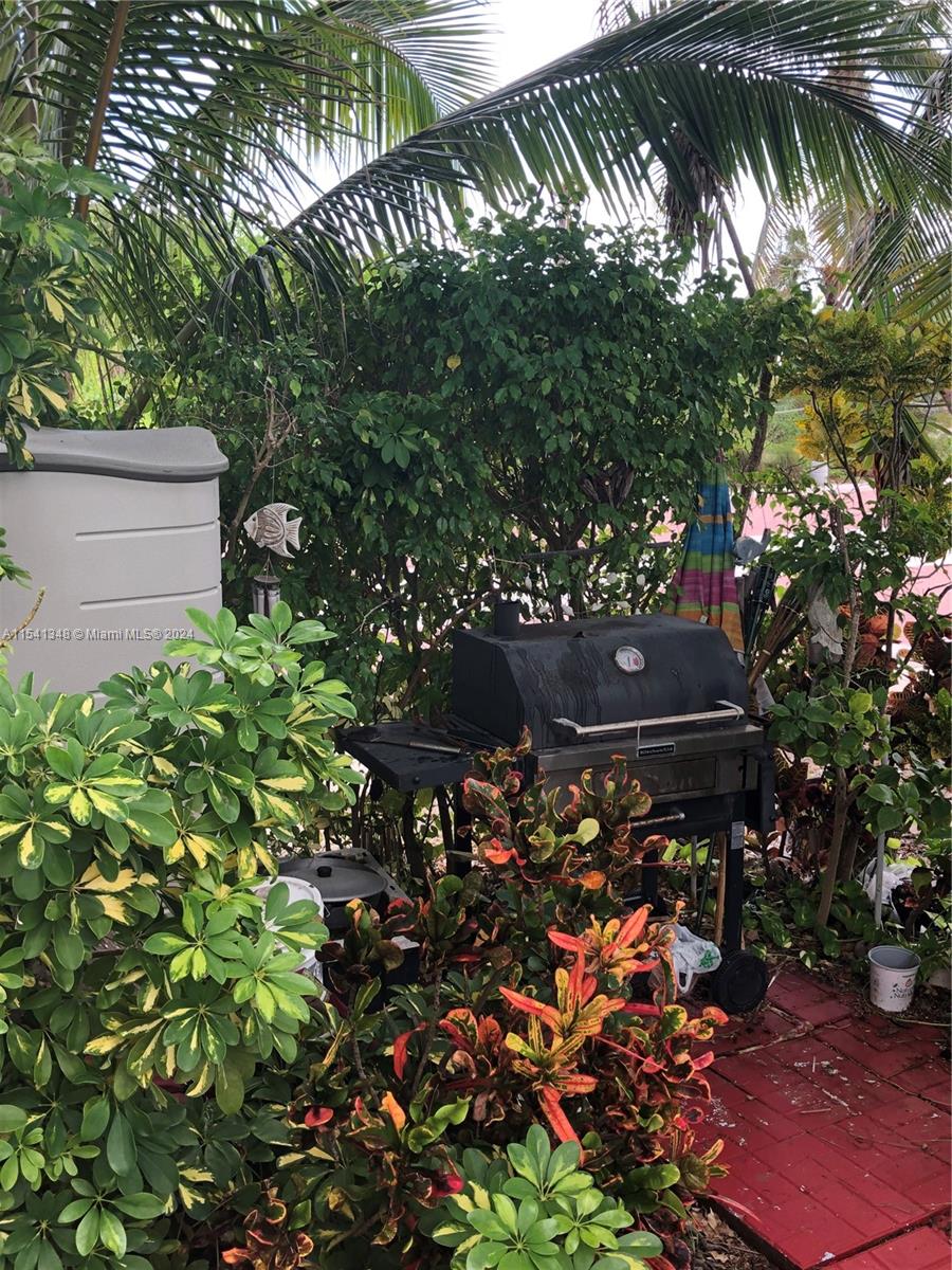 5445 Collins Avenue, Unit TH2 Miami Beach, FL 33140 - Photo 11 of 11