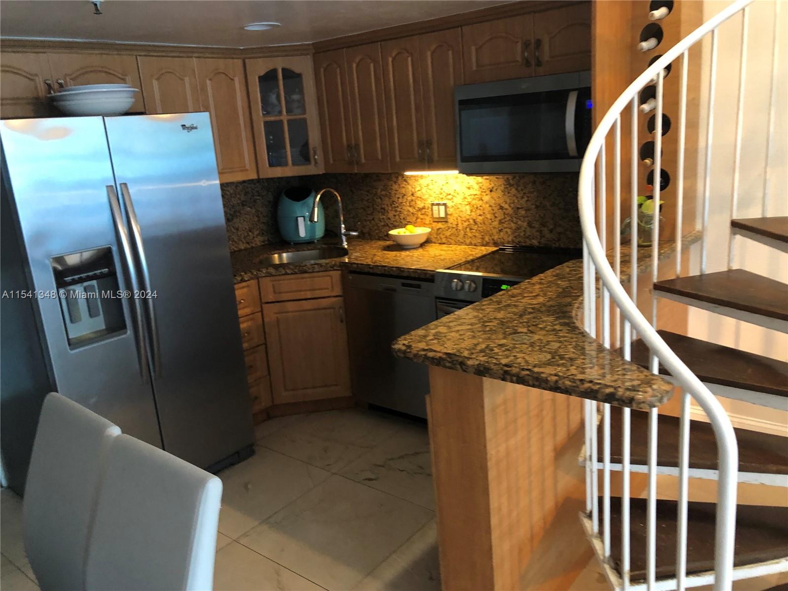 5445 Collins Avenue, Unit TH2 Miami Beach, FL 33140 - Photo 6 of 11