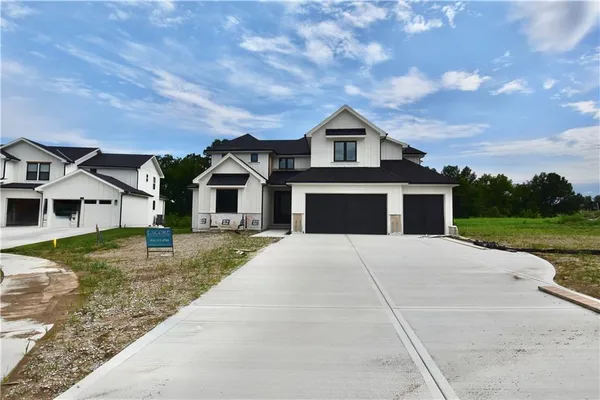 $829,950 | 8369 Northeast 77th Terrace, Kansas City, MO 64158