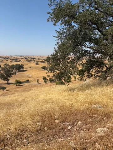 a view of a outdoor space with city view