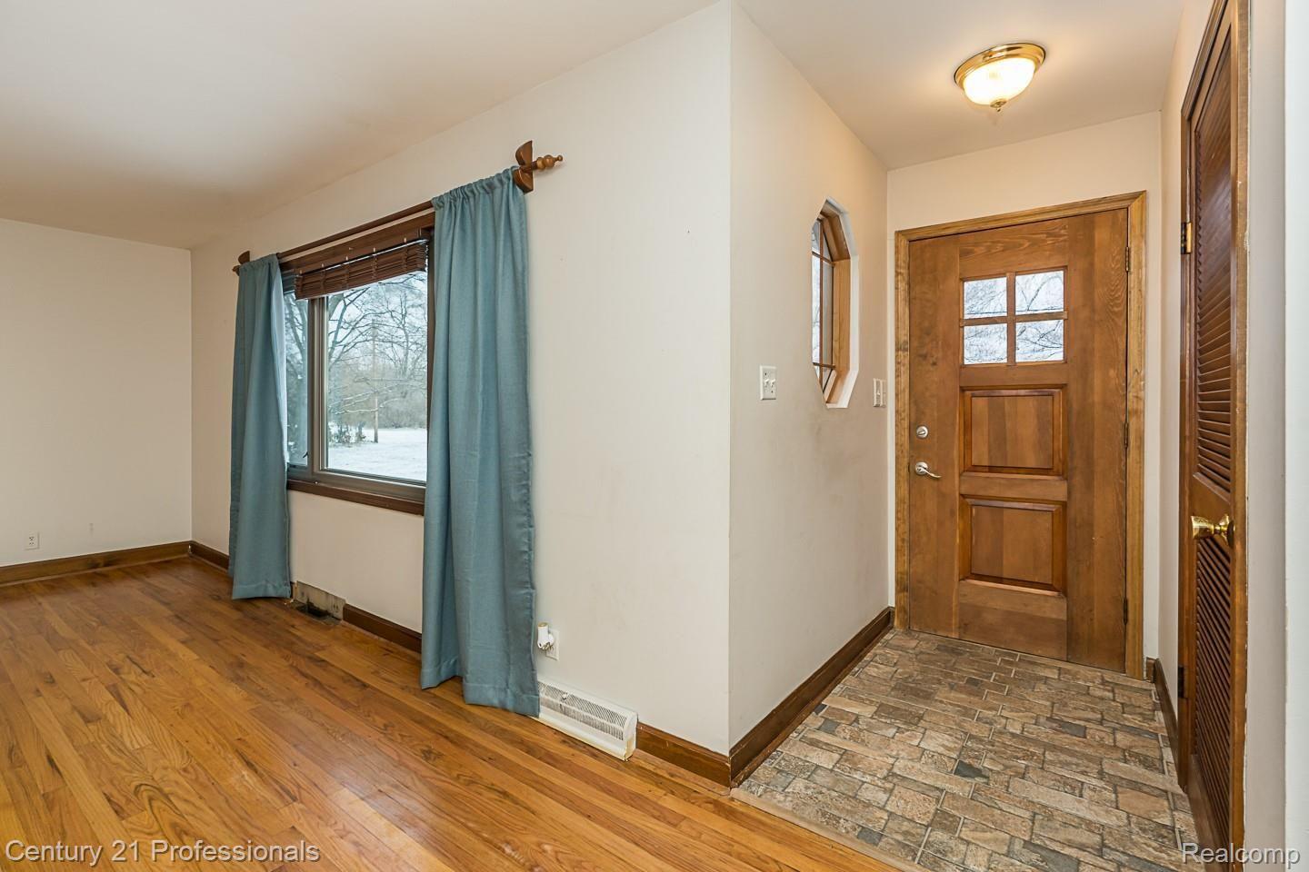 1800 Gravel Ridge Drive Rochester, MI 48307 - Photo 10 of 22 Gravel Ridge-P022.jpg