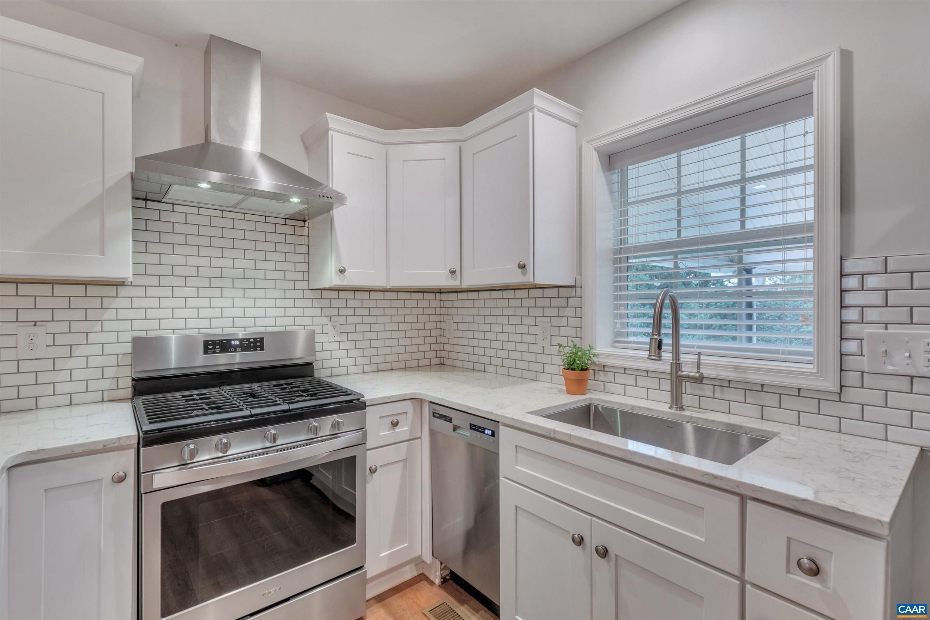 936 Rives Street Charlottesville, VA 22902 - Photo 5 of 27 Gallery Image 5