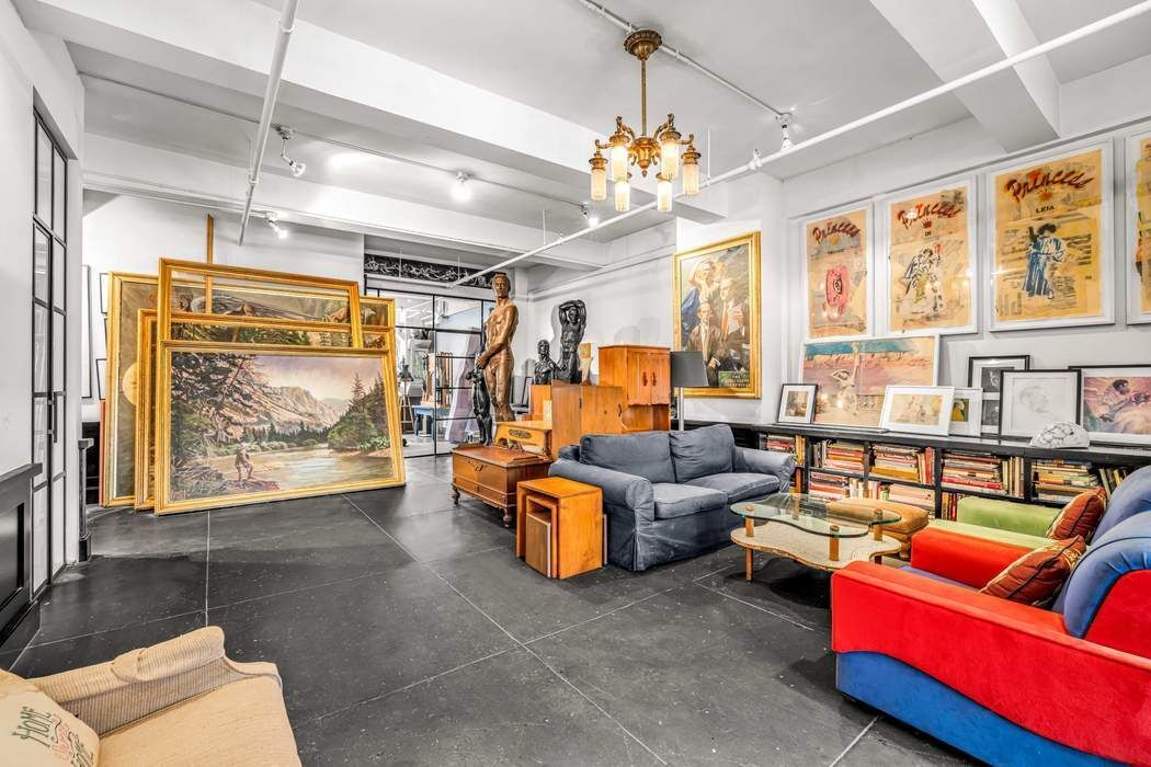 335 West 38th Street, Unit 11 Manhattan, NY 10018 - Photo 2 of 12