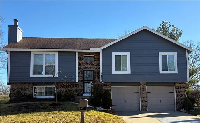 $324,999 | 14417 St Andrews Drive, Grandview, MO 64030