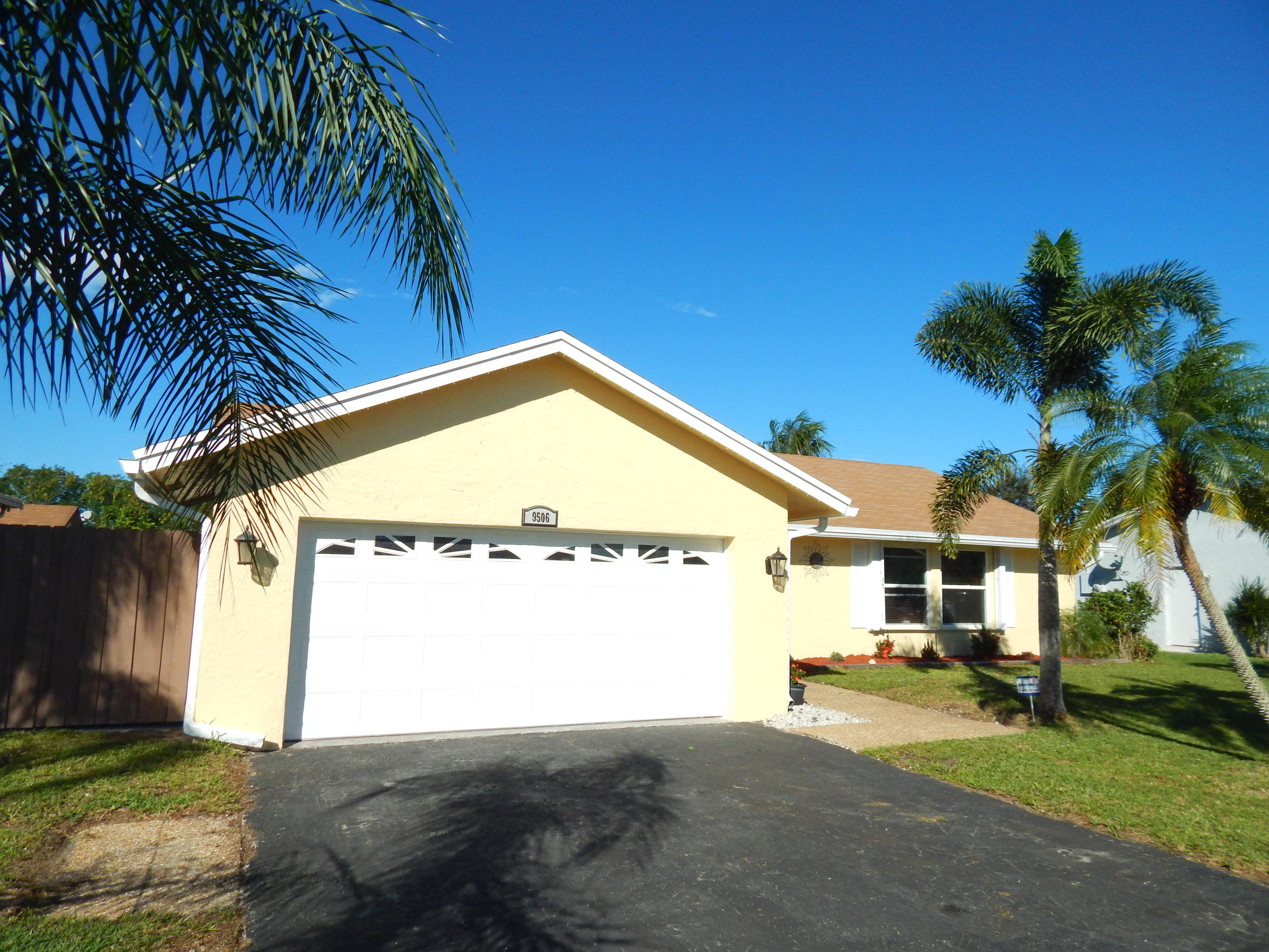 9506 Burlington Place Boca Raton, FL 33434 - Photo 2 of 37 Lovell 068