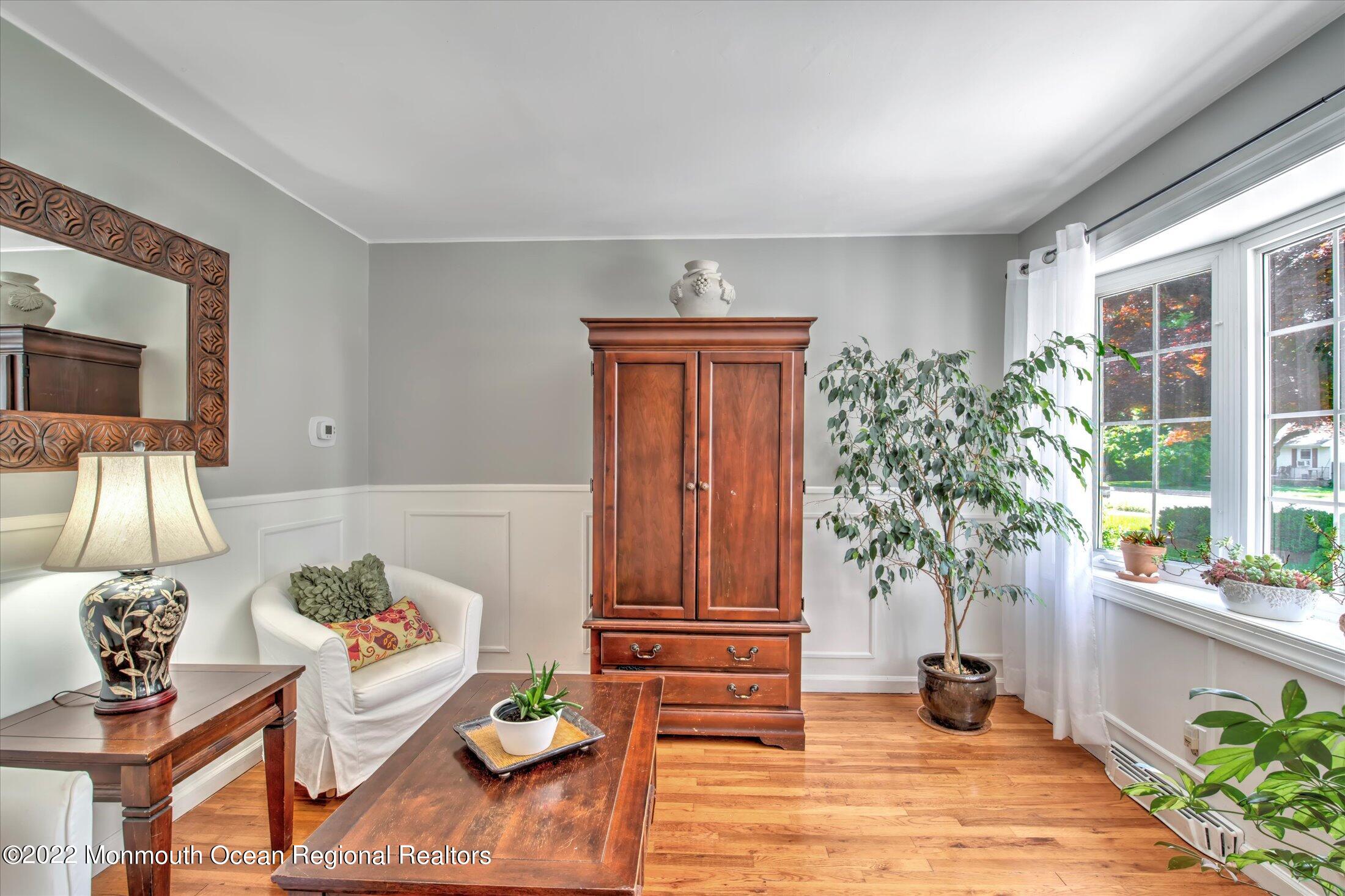 216 West Prospect Avenue Keyport, NJ 07735 - Photo 11 of 47 11-LIVING ROOM