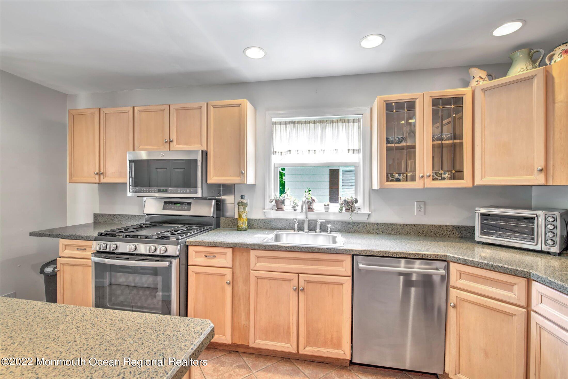 216 West Prospect Avenue Keyport, NJ 07735 - Photo 16 of 47 20-KITCHEN