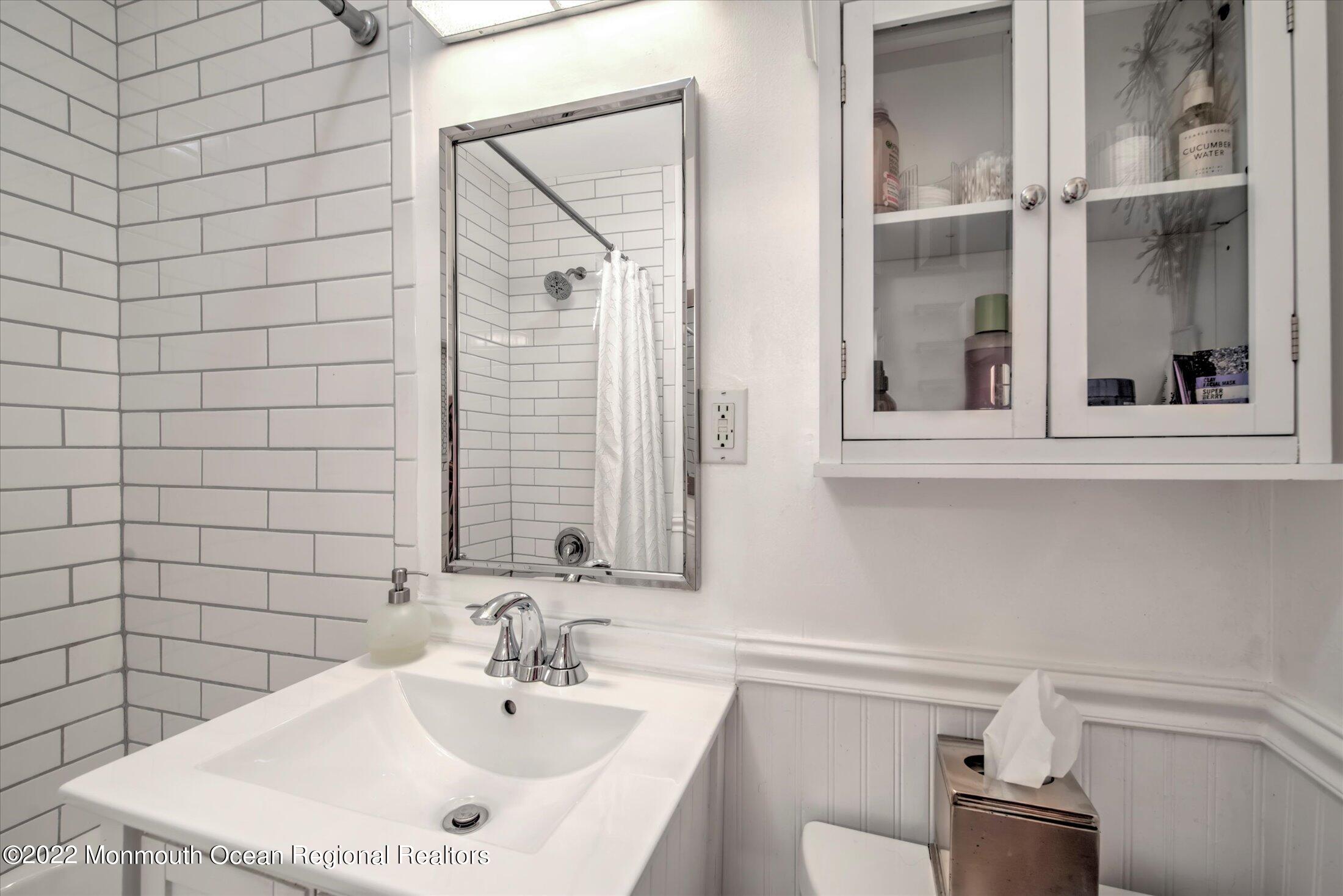 216 West Prospect Avenue Keyport, NJ 07735 - Photo 32 of 47 32-BATHROOM