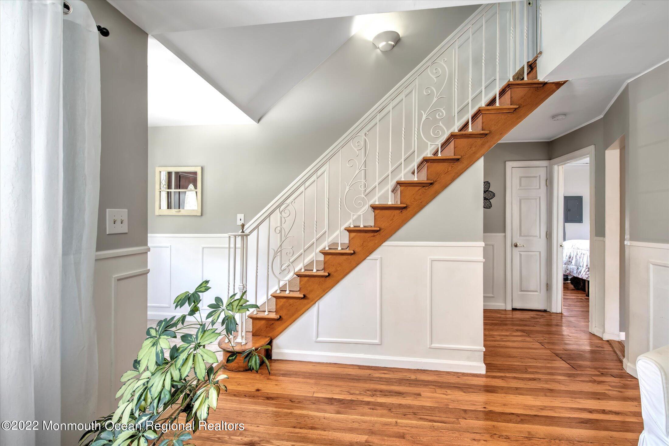 216 West Prospect Avenue Keyport, NJ 07735 - Photo 8 of 47 08-FOYER