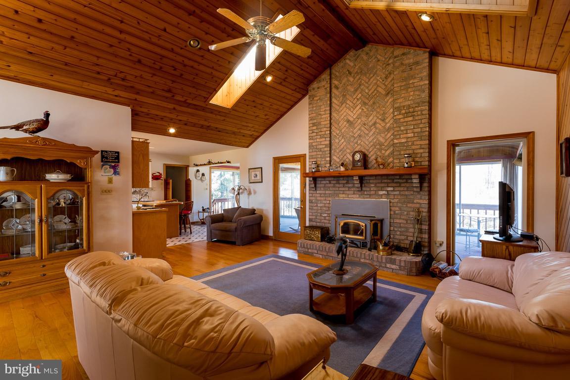 6106 Fishers Station Road Lothian, MD 20711 - Photo 20 of 30 Family Room