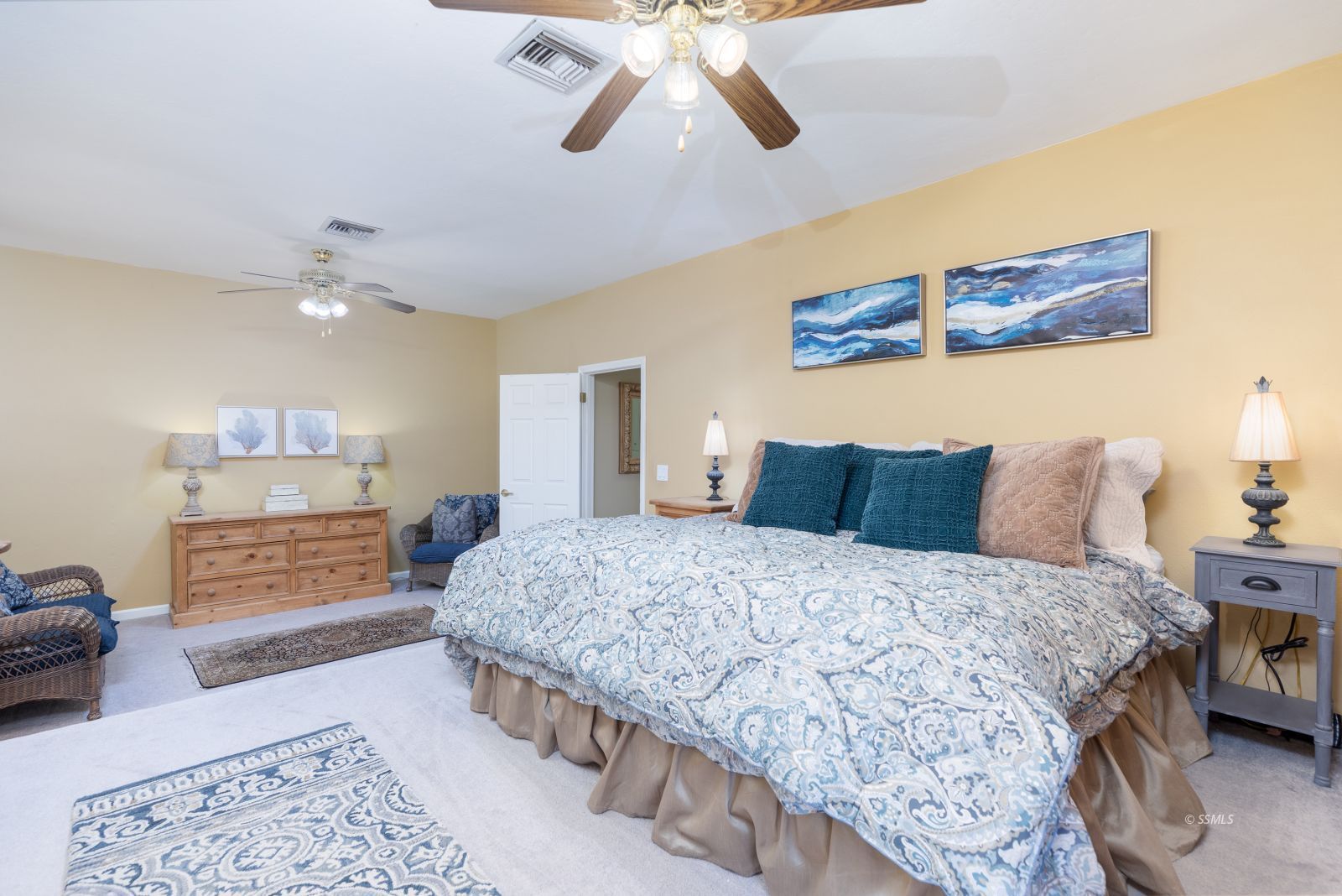 815 Hurschell Avenue Ridgecrest, CA 93555 - Photo 18 of 43 a spacious bedroom with a bed and a dresser