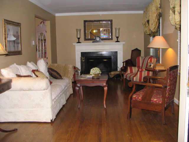 1876 Wyandotte Road Upper Arlington, OH 43212 - Photo 3 of 5