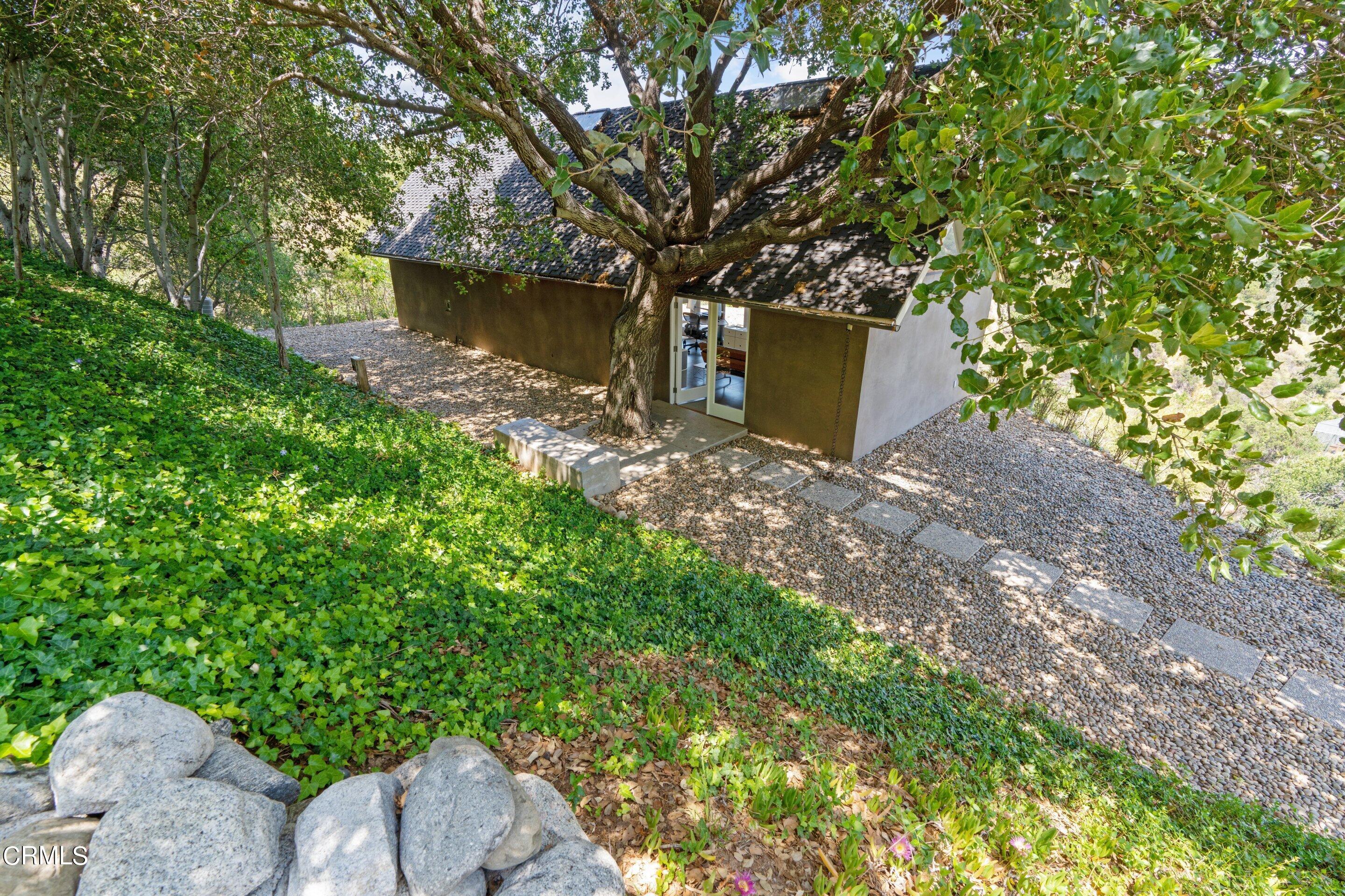 1460 Linda Ridge Road Pasadena, CA 91105 - Photo 43 of 63 a backyard of a house with lots of green space