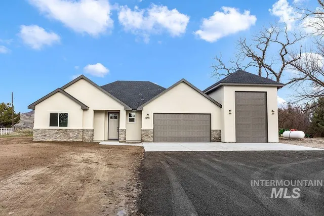 $824,900 | 2910 Cottonwood Way, Emmett, ID 83617