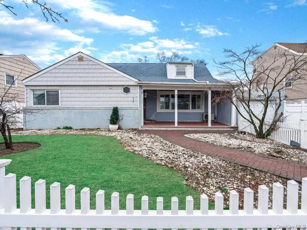 $799,000 | 626 Pearl Street, Oceanside, NY 11572