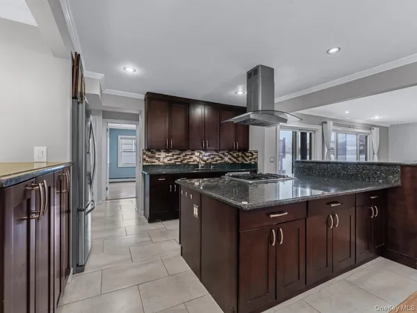 $799,000 | 626 Pearl Street, Oceanside, NY 11572