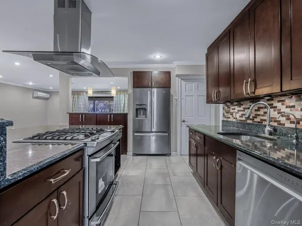 $799,000 | 626 Pearl Street, Oceanside, NY 11572