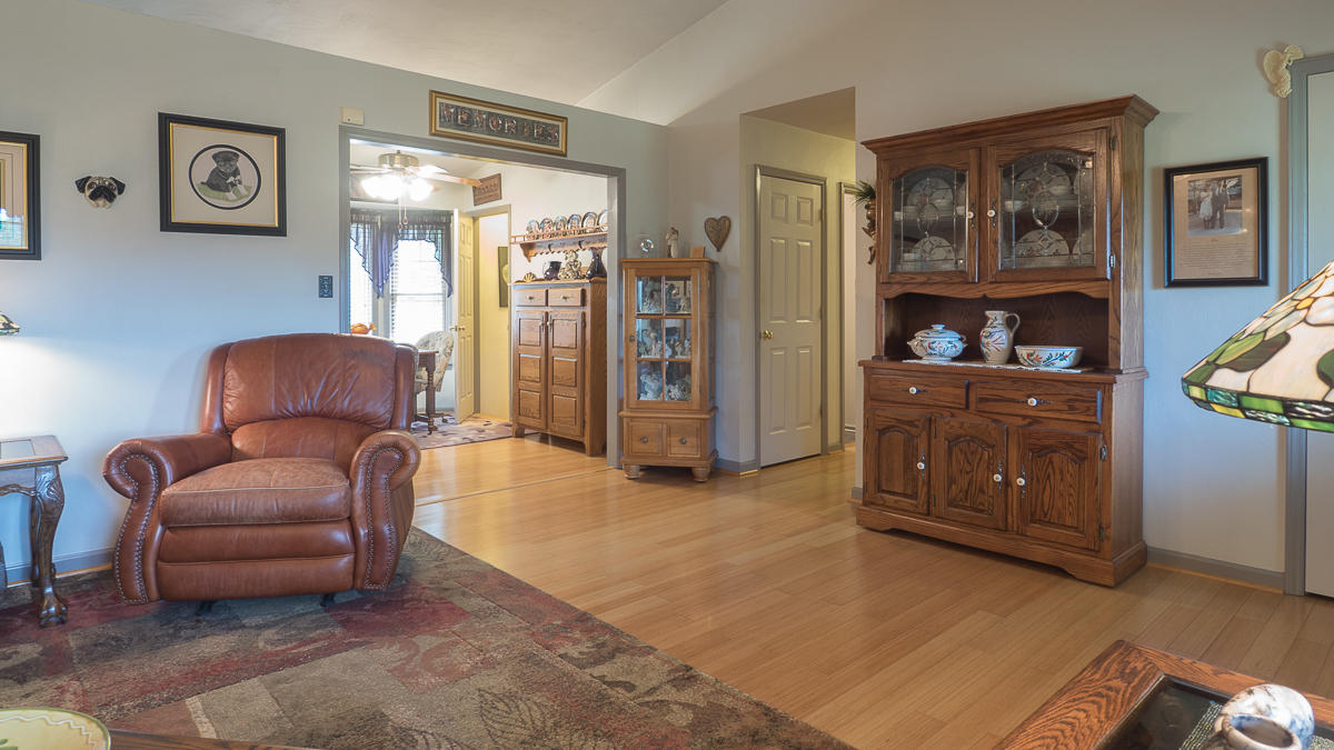 2972 Blue Ridge Boulevard Roanoke, VA 24012 - Photo 13 of 57 Living Room