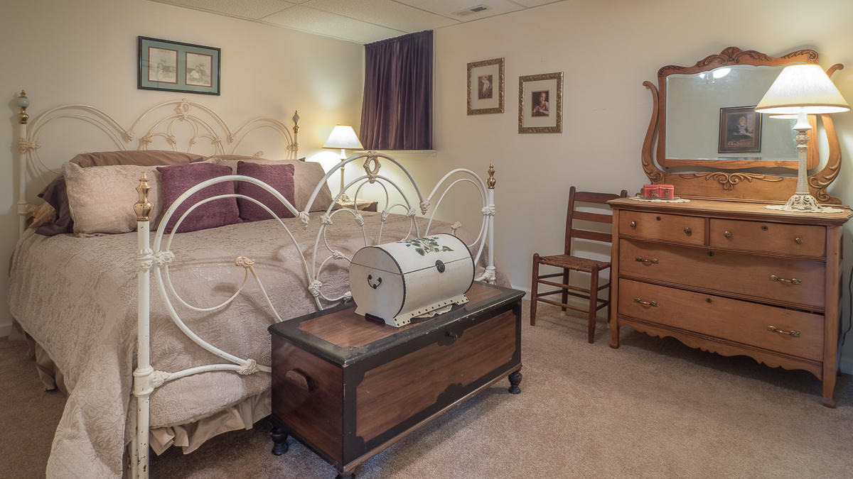 2972 Blue Ridge Boulevard Roanoke, VA 24012 - Photo 38 of 57 Guest Room