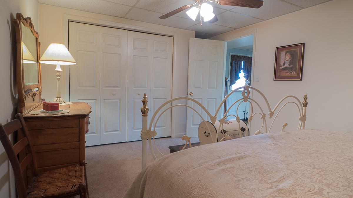 2972 Blue Ridge Boulevard Roanoke, VA 24012 - Photo 39 of 57 Guest Room